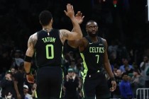 NBA速报：绿军双枪三分如雨，骑士强势冲击季后赛！