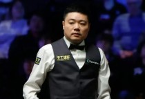 【2025世锦赛】赵心童10-4轻松晋级，丁俊晖状态不佳，仍以6-3领先，希金斯再胜奥康纳，范争一6-10不敌小钢炮...