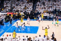 NBA总决赛 | 3次绝杀+1次绝平！哈利伯顿再演魔法冲击队史首冠
