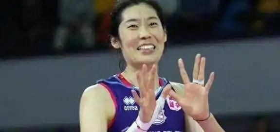 女排欧冠激战：科内利亚诺与瓦基弗银行双双告捷  第7张