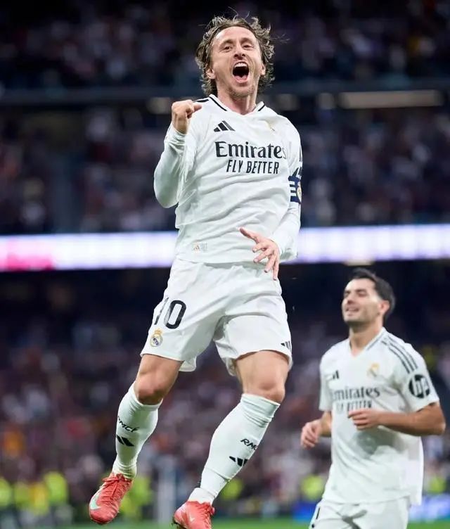 皇马2-0，毕巴7-1，西甲积分榜：前三仅差1分，冠军争夺激烈  第4张