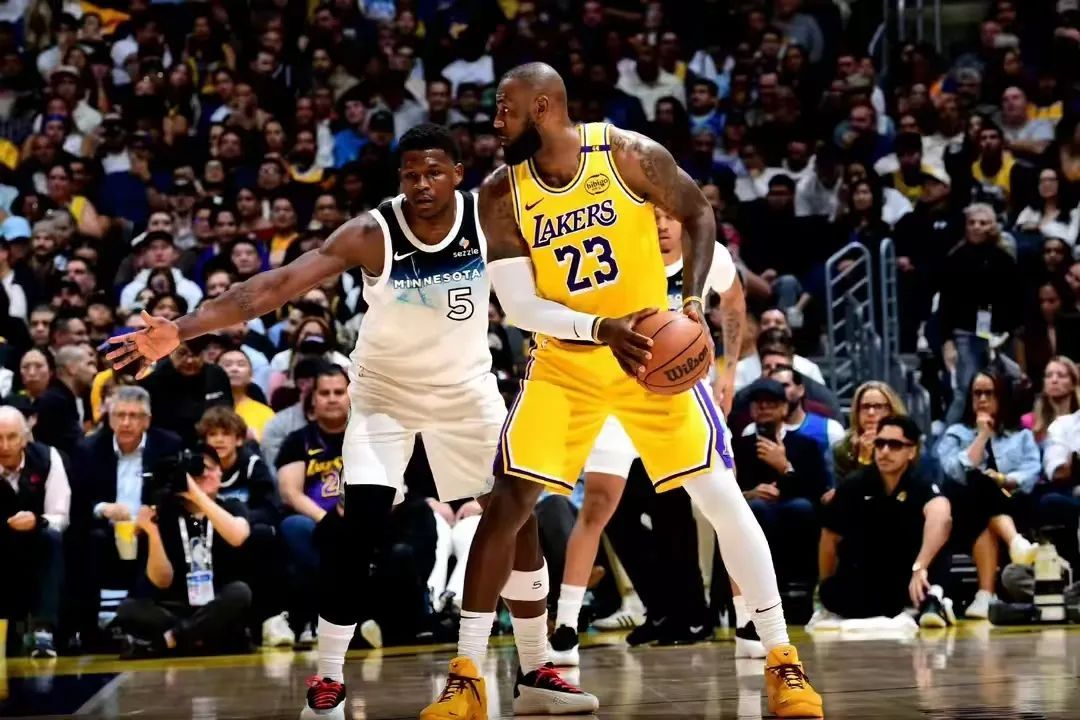 NBA积分榜又乱了！随着湖人9分险胜森林狼，詹姆斯33+17，排名如下  第3张