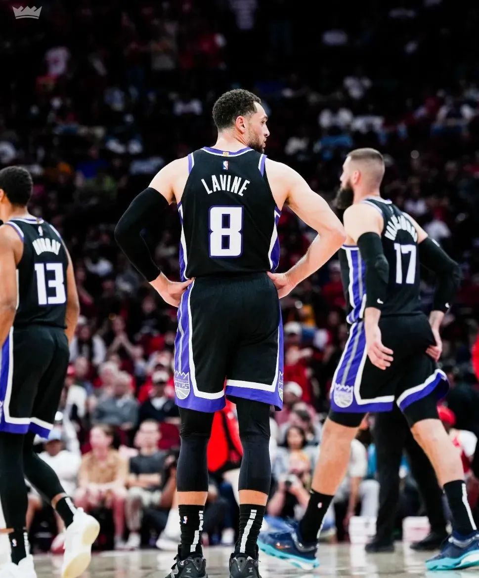 NBA常规赛：小萨伤退国王6人上双胜火箭 申京30+10德罗赞21+6  第6张