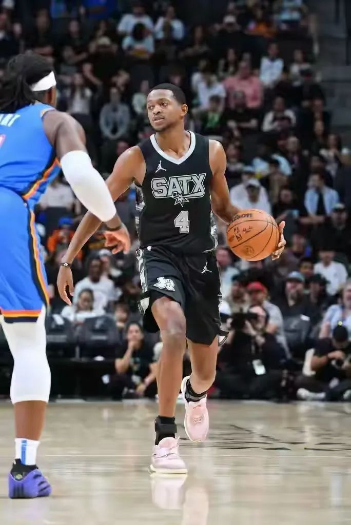 湖人6连胜，勇士看到希望，NBA西部排名太疯狂：五队只差0.5胜场  第2张