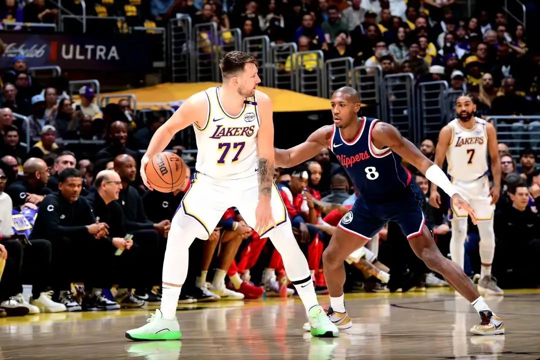 湖人6连胜，勇士看到希望，NBA西部排名太疯狂：五队只差0.5胜场  第4张