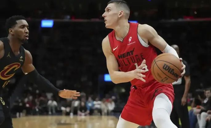 NBA速报：绿军双枪三分如雨，骑士强势冲击季后赛！  第2张