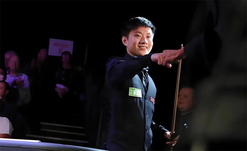 【2025世锦赛】赵心童10-4轻松晋级，丁俊晖状态不佳，仍以6-3领先，希金斯再胜奥康纳，范争一6-10不敌小钢炮...  第3张