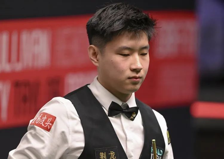 世锦赛战报：赵心童惊险晋级了，8强决出4席了！世界第一打平了  第5张