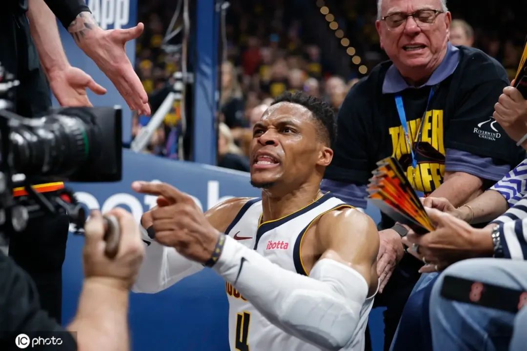 NBA|雷霆149-106狂胜掘金,系列赛总分扳成1-1,约基奇3节犯满,亚历山大34分8助,威少19分5助 第1张 NBA|雷霆149-106狂胜掘金,系列赛总分扳成1-1,约基奇3节犯满,亚历山大34分8助,威少19分5助 第1张