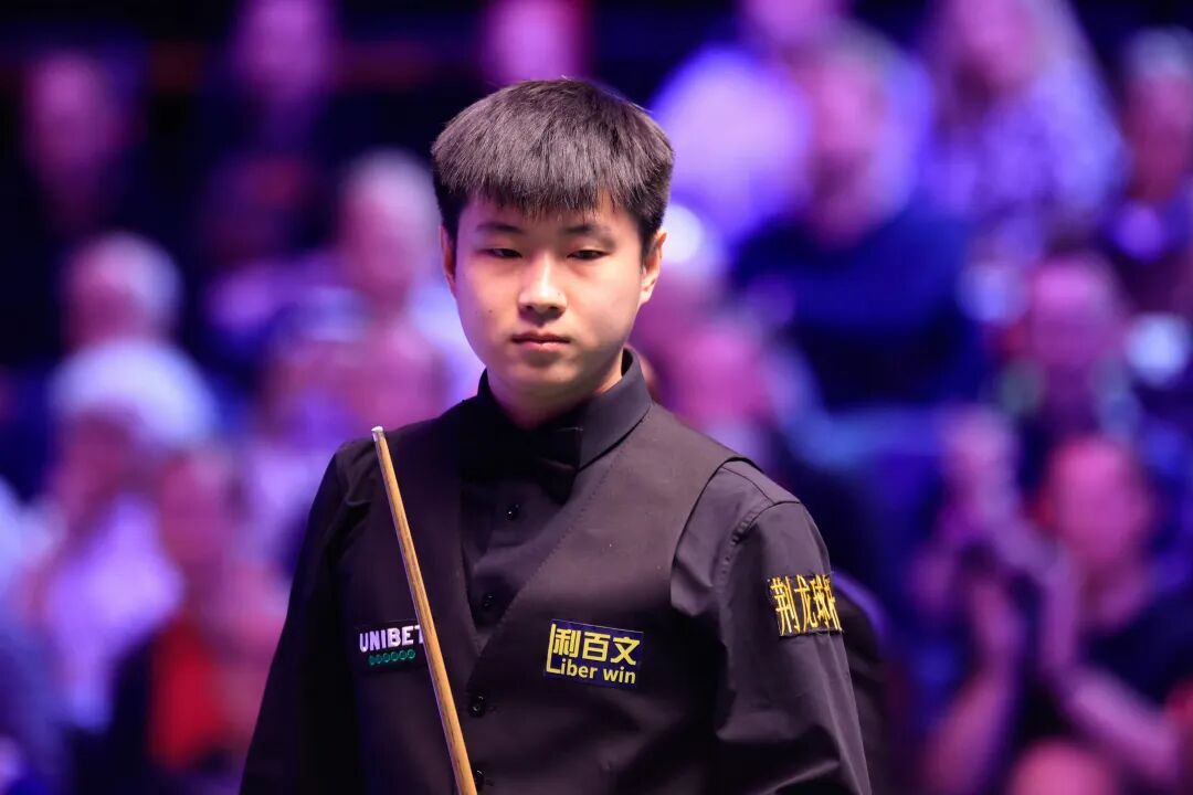 2-4！中国名将救赛点出局，22杆破百冲击10万英镑大奖，16强决出8席  第1张