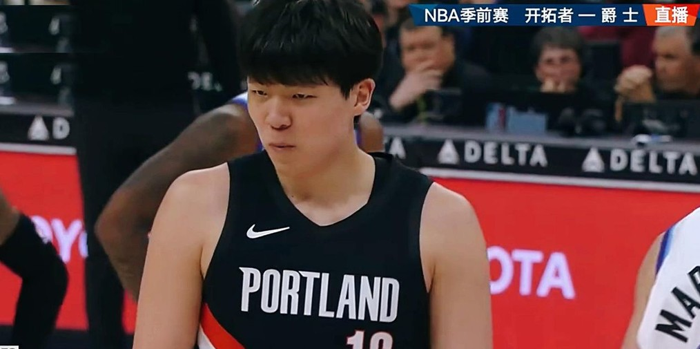 又被罚下!杨瀚森哭了,NBA季前赛收官,媒体痛批:队友太自私! 第2张 又被罚下!杨瀚森哭了,NBA季前赛收官,媒体痛批:队友太自私! 第2张