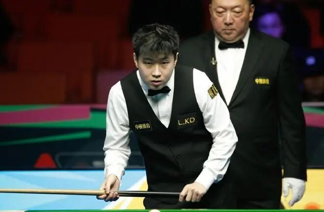 太刺激了！中国德比15局大战，22岁黑马9-6掀翻世界冠军，这剧本谁敢写？  第2张