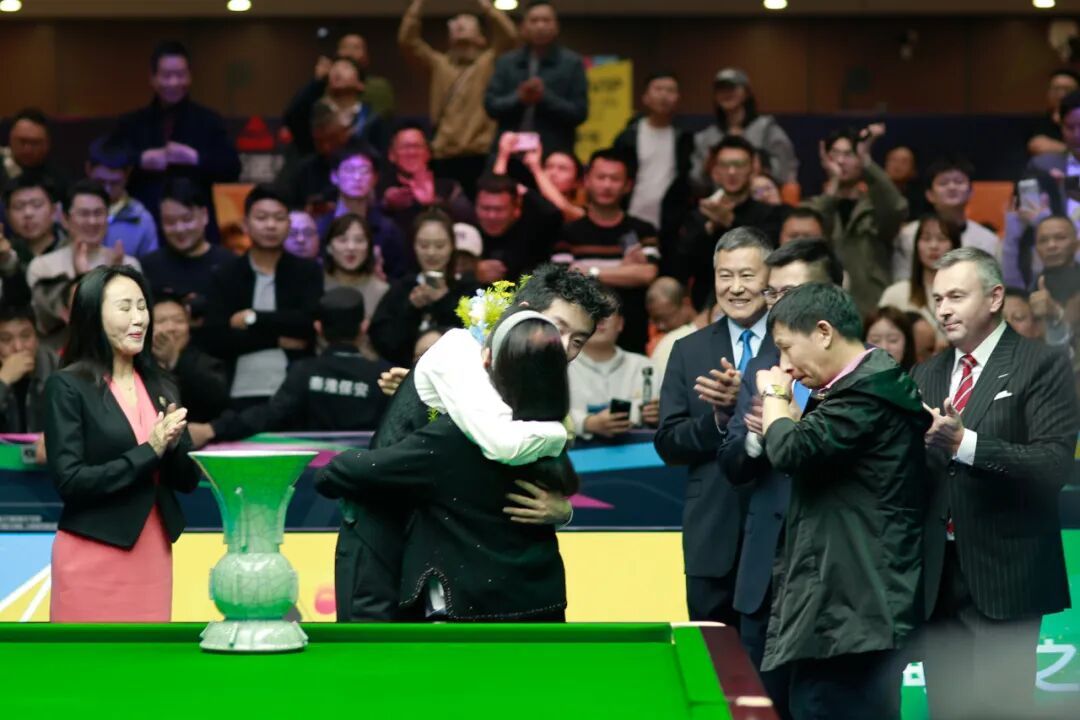 吴宜泽10-6胜希金斯夺国锦赛冠军 成中国斯诺克第10人！  第3张