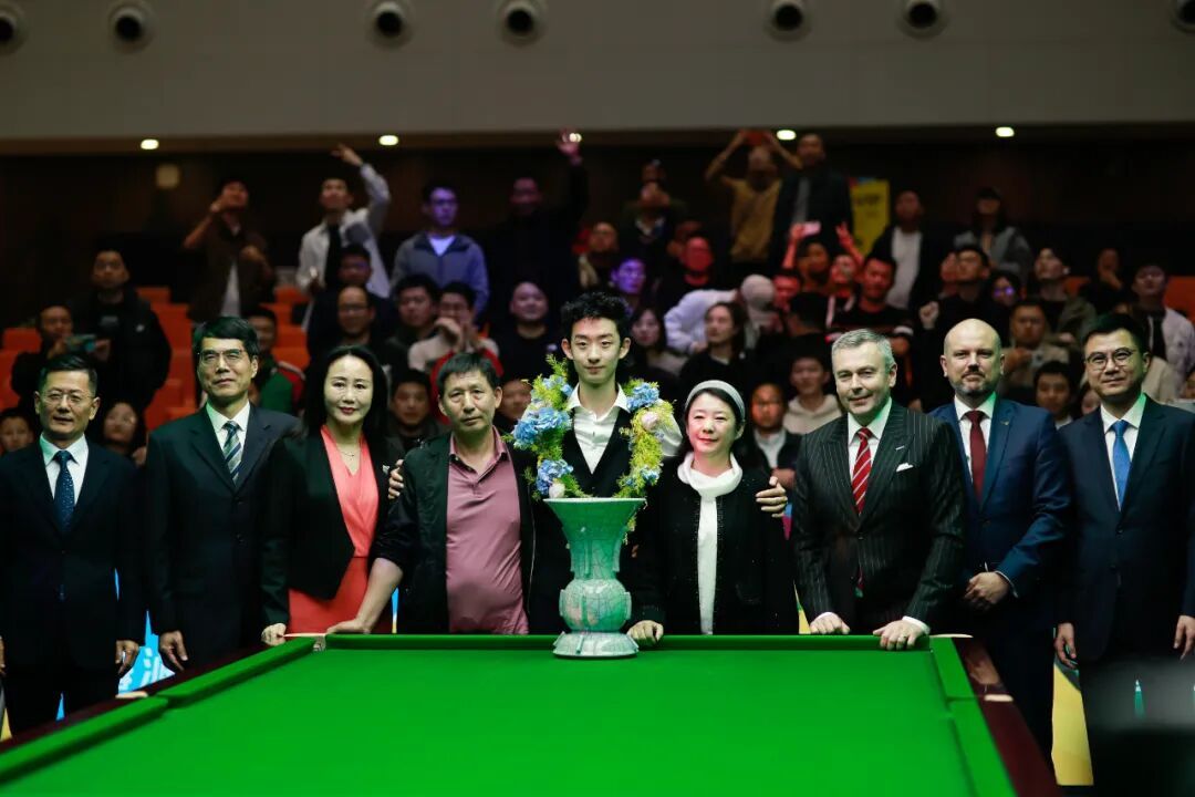 吴宜泽10-6胜希金斯夺国锦赛冠军 成中国斯诺克第10人！  第1张