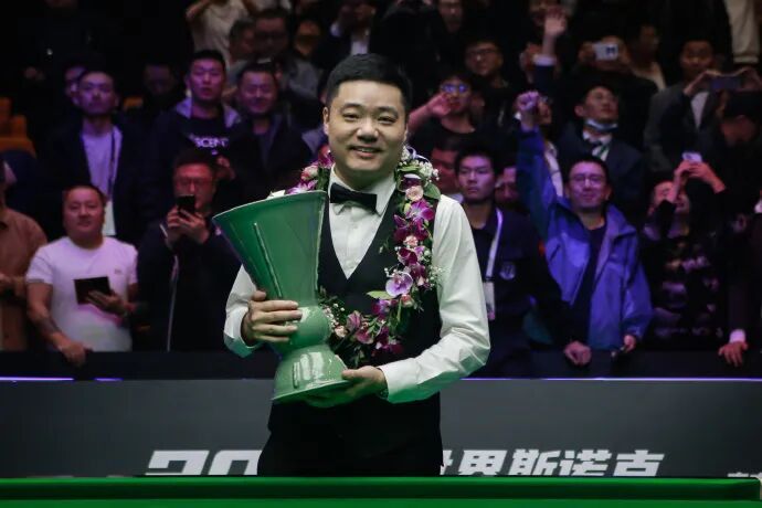 吴宜泽10-6胜希金斯夺国锦赛冠军 成中国斯诺克第10人！  第6张